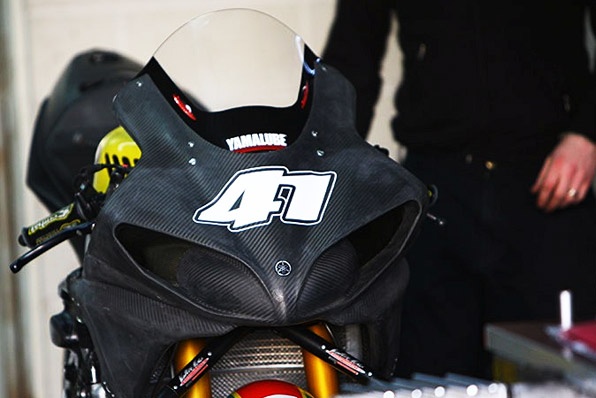 老將芳賀紀行測試英國BSB Yamaha R1戰車