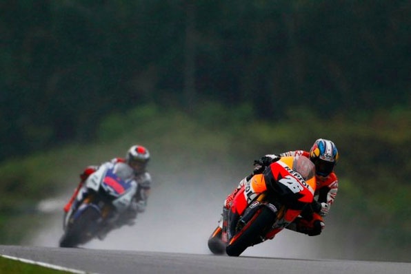 2012 Motogp馬來西牙站精華影片－豪雨打救了羅倫素