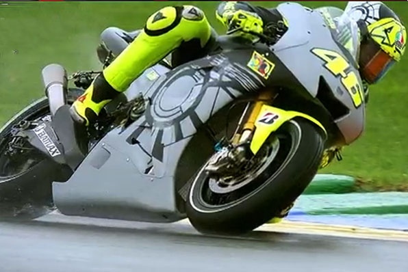 羅絲雨中測試Motogp YAMAHA M1超感動影像-(慢動作)