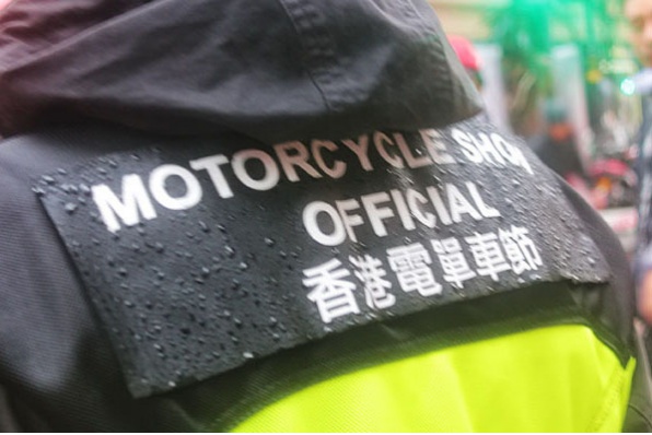 向香港電單車節工作人員致謝