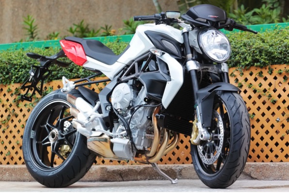 2013 MV Agusta Brutale 800－火速抵港