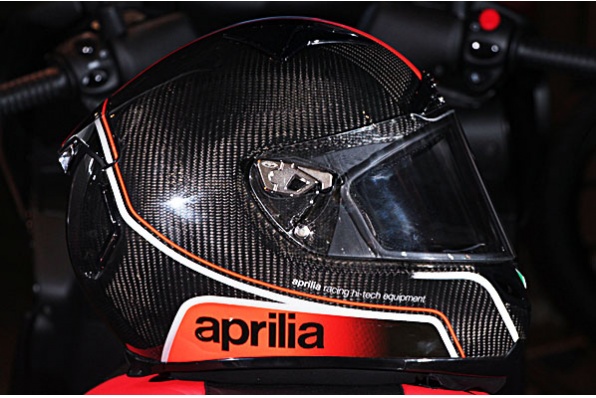 Aprilia Full Face RSV4 Carbon及 SBK APRILIA限量版風褸強勢到港