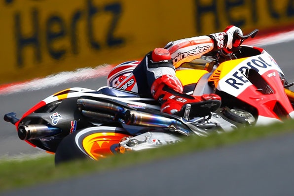 梅花間竹破場地記錄－Motogp英國站排位賽精華