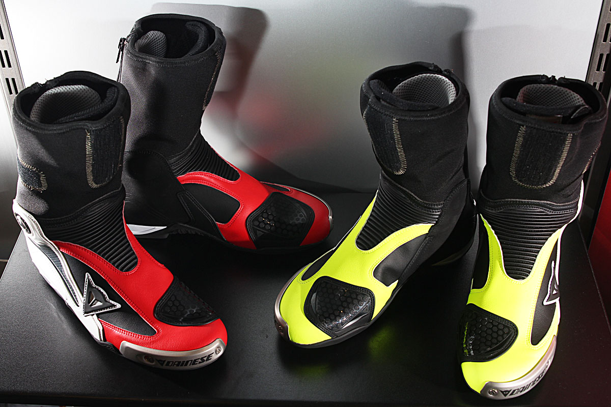 DAINESE  ST AXIAL PRO IN 頂級內筒式賽車皮靴新色抵港