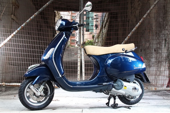 2014 Vespa LX 150 3V 寶藍新色抵港