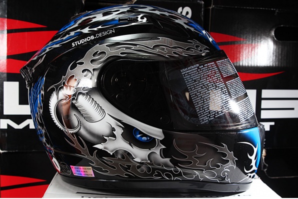 ZEUS ZS-2000A HELMET 魔鬼拉花頭盔新色抵港