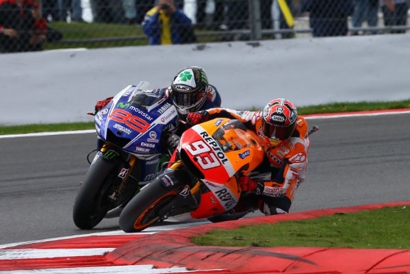 2014 Motogp英國站精華影像-馬坤斯與羅倫素激戰