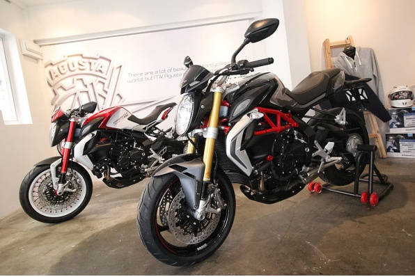 MV AGUSTA X 藝術展－媲美藝術品的BRUTALE DRAGSTER 800RR抵港