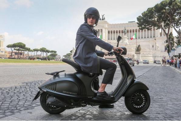 2015 Vespa 946 x EMPORIO ARMANI時裝品牌特別版－接受預訂