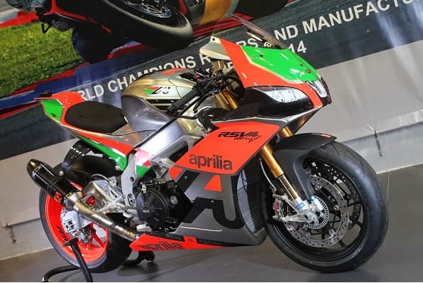 2016 APRILIA RSV4 R-FW Stock2 APX Race│WSBK STK1000組戰車帶回家