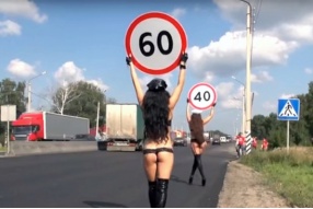 俄羅絲「人肉」限速牌—另類交通安全手法