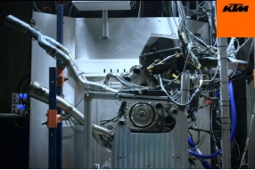 KTM Motogp戰車－V4引擎如何鍊成？