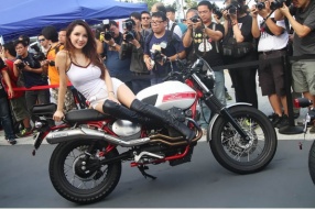 Moto Guzzi 登港一週年│V7 II、V9 BOBBER車系│2016香港電單車節│活力火熱超人  氣模特兒助陣