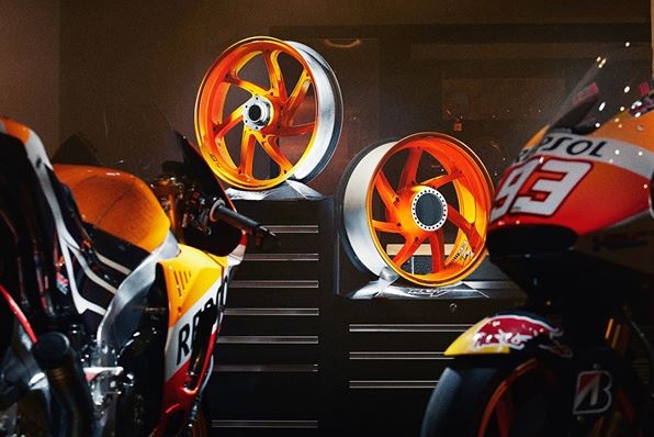 HRC出售Motogp RC213V輪框-馬坤斯及柏度莎戰車