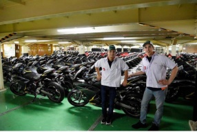 馬坤斯與柏度莎參觀印尼PT Astra Honda Motor工廠 - 觀看新款CBR250RR生產流程