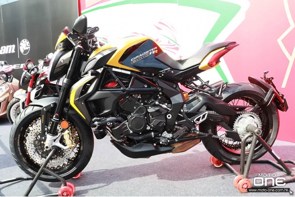 2018 MV Agusta Brutale Dragster 800 RR－NK中的藝術品