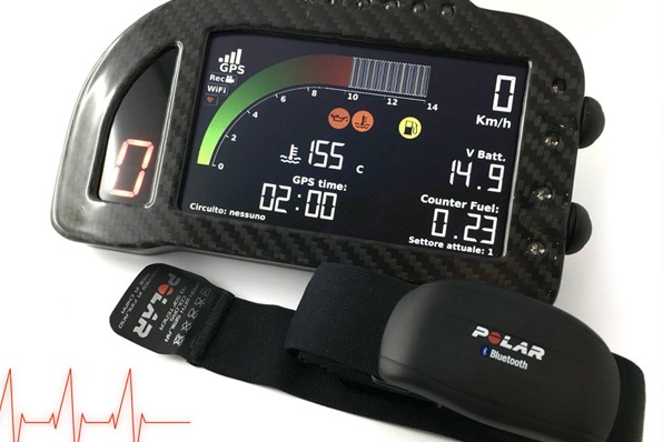 可接駁偵測心跳裝備的賽車儀錶－I2M Chrome PRO