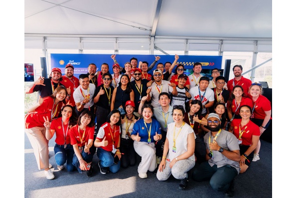 同台灣二輪美女KOL-Mia(米亞),去泰國覲見馬坤斯