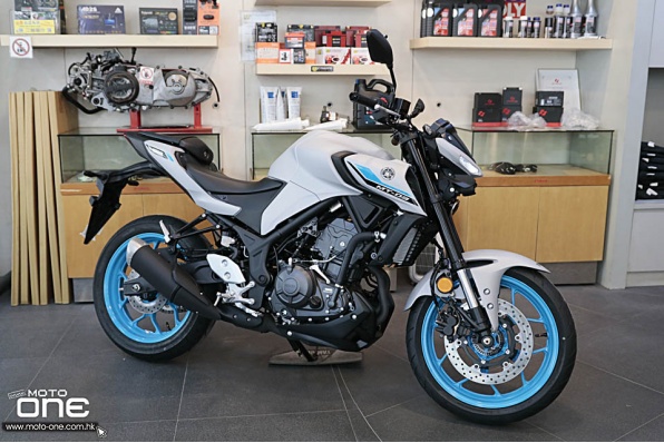 2025 YAMAHA MT-03 淺水泥灰新色 電子儀錶板升級可連接接智能手機及新增USB充電位
