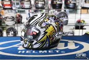 ARAI RX-7X NAKASUGA 4 中須賀克行 - 大眼仔與凌厲猛虎拉花全面頭盔抵港