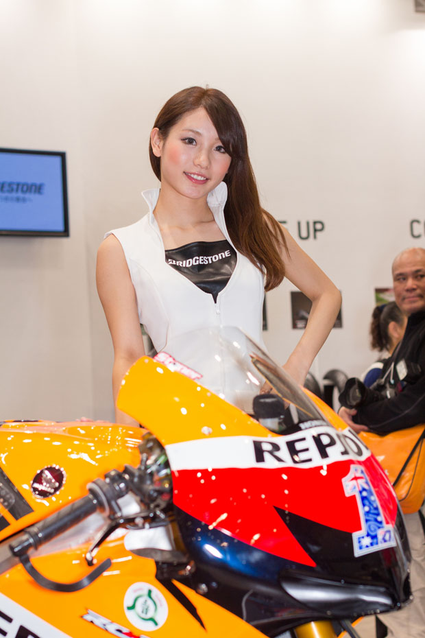 Girls Tokyo Motorcycle Show 2013