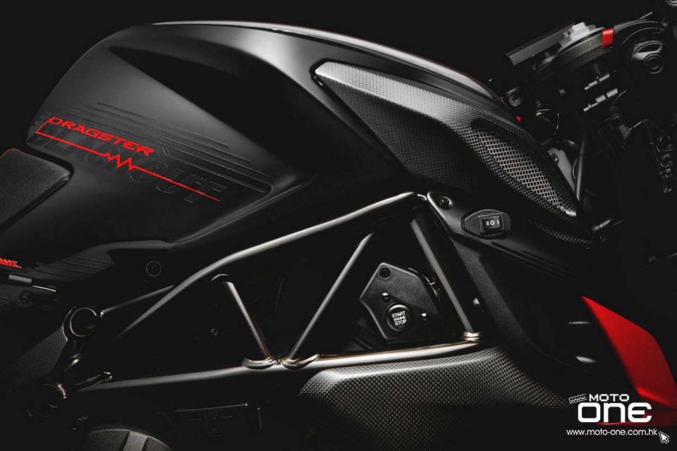 2017 MV Agusta Dragster 800_Blackout