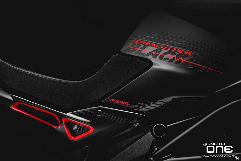 2017 MV Agusta Dragster 800_Blackout