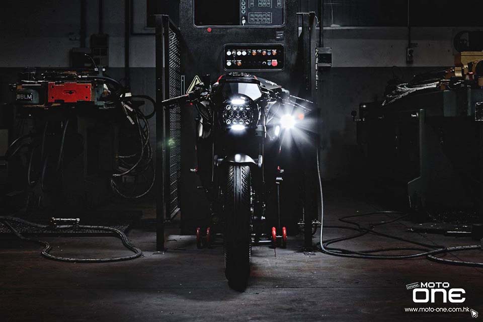 2017 MV Agusta Dragster 800_Blackout