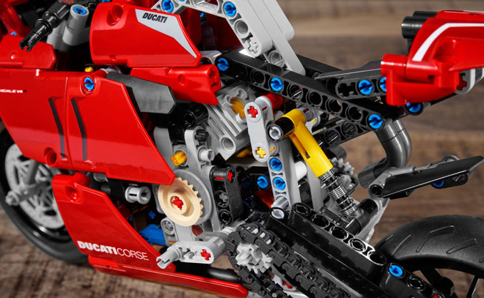 2020_Ducati Panigale V4 R LEGO