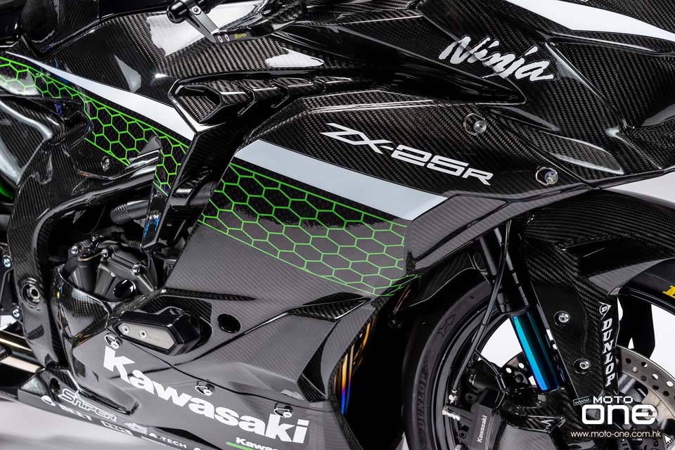 2020 Kawasaki Ninja ZX-25R carbon fiber race bike