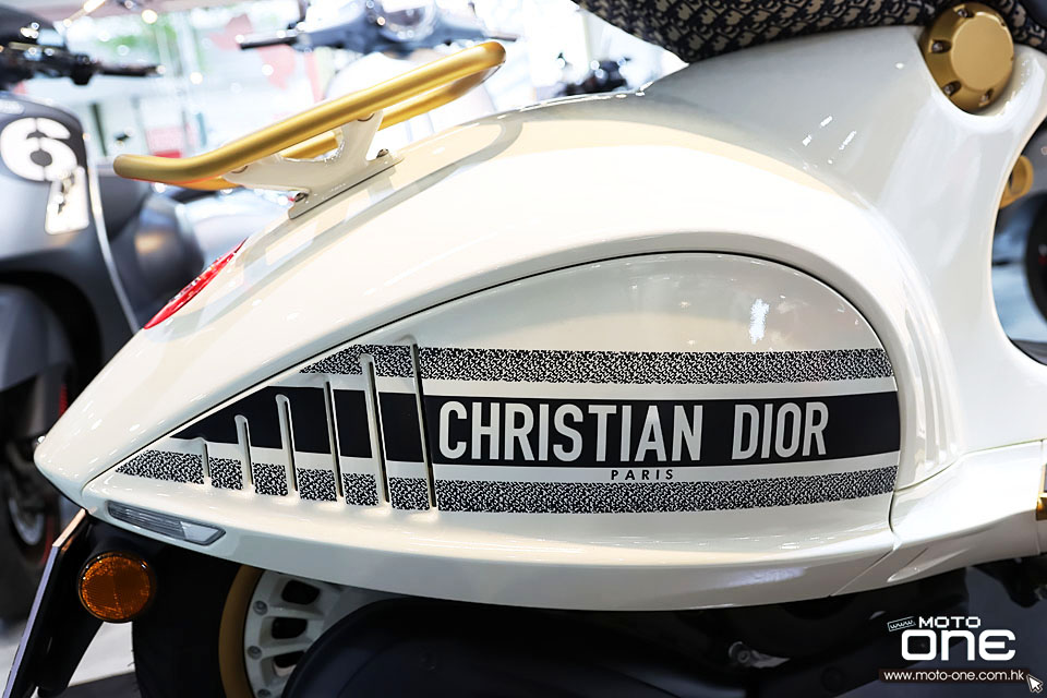 2021 Vespa 946 Christian Dior