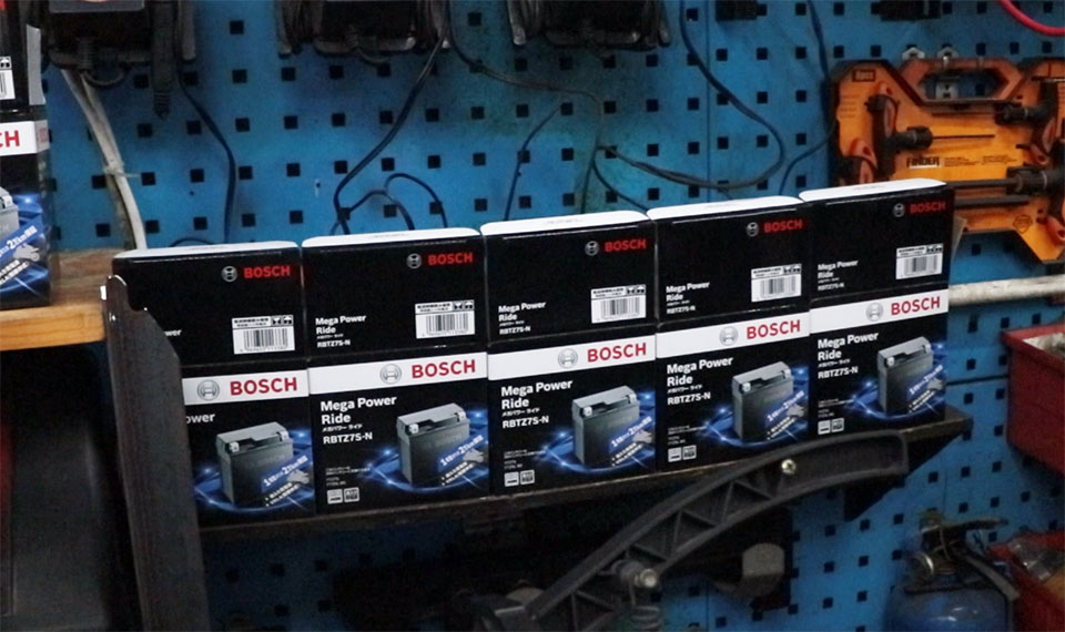 地址：香港九龍土瓜灣道94號美華工業中心B3地下 電話：852-2712-6779  Michelin      