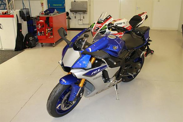 YAMAHA YZF-R1