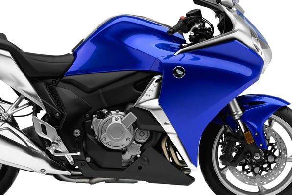 每日新聞 - 2012 Honda VFR1200F加入循跡系統