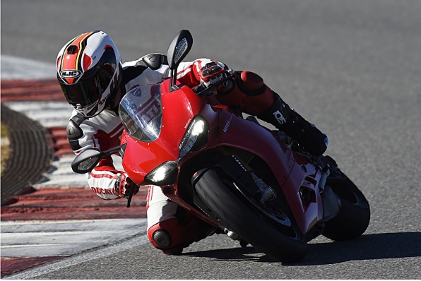 2015 DUCATI PANIGALE 1299-205匹賽道測試(關英豪)