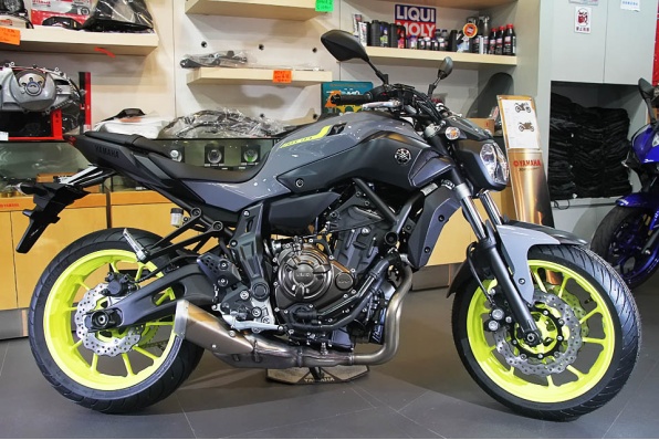 2016 Yamaha MT-07│灰銀新色│前後螢色黃輪框│新車抵港