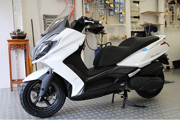 KYMCO DOWNTOWN 350i - 象牙白新色抵港