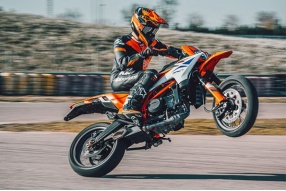 2025 KTM 390 SMC R-入門級Supermoto