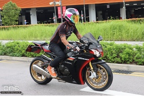 「無限MUGEN」都有改HONDA電單車?兩部CBR1000RR・兩種無限風格。