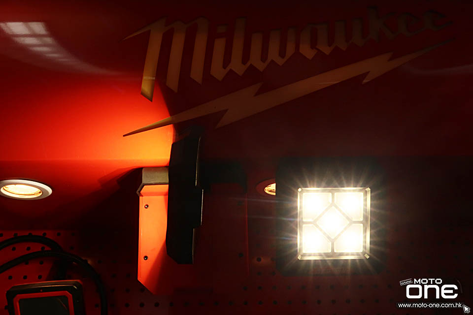 2018 MILWAUKEE M18 LIGHT