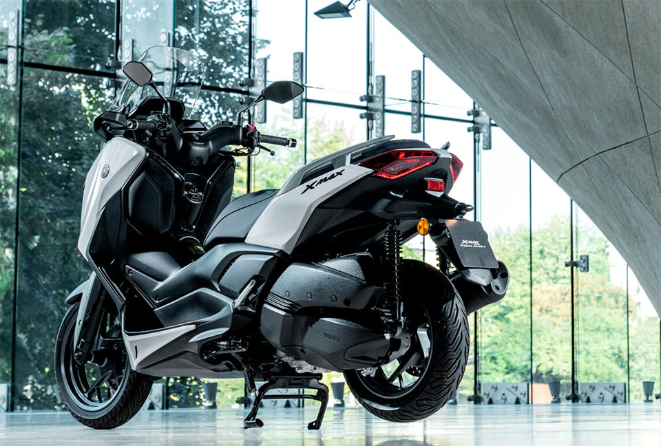 2025_YAMAHA XMAX 300 TECH MAX+