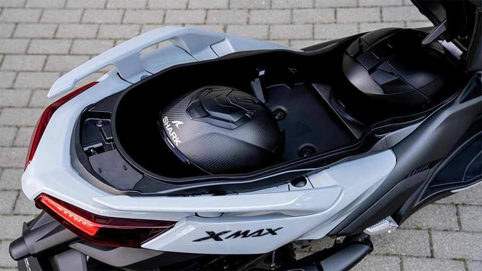 2025_YAMAHA XMAX 300 TECH MAX+