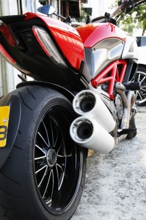 2011 Ducati - Diavel (CORSA)